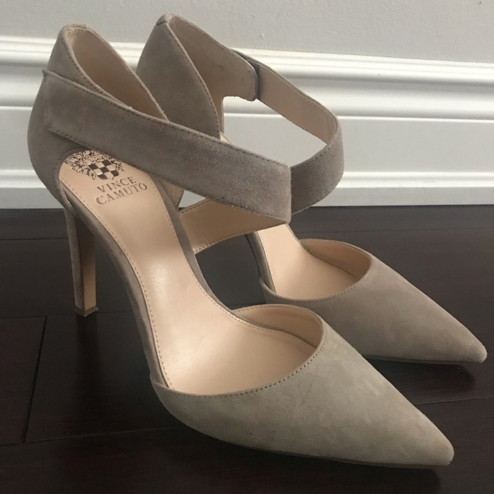 Vince Camuto Suede Pumps Size 9/39